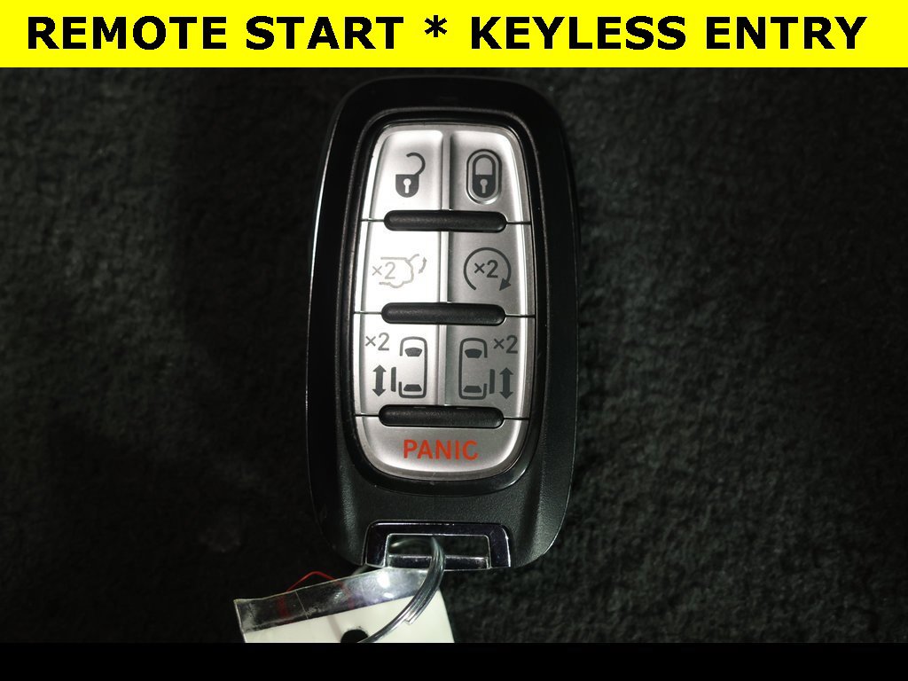 Used 2022 Chrysler Pacifica Touring-L image 7