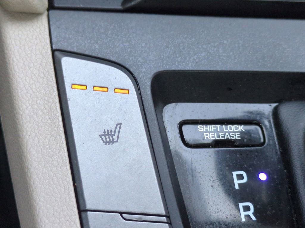 Used 2017 Hyundai Elantra Value Edition image 23