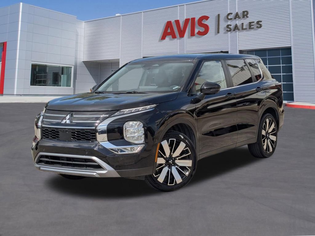 Used 2025 Mitsubishi Outlander SE