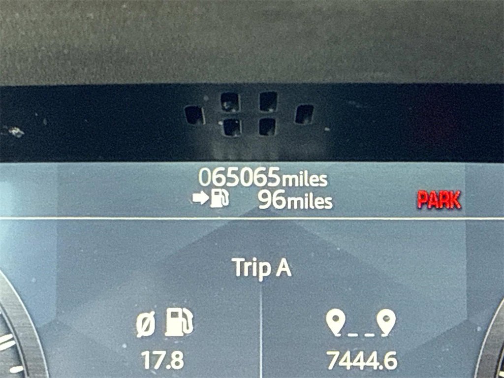 Used 2020 Land Rover Defender 110 SE image 14