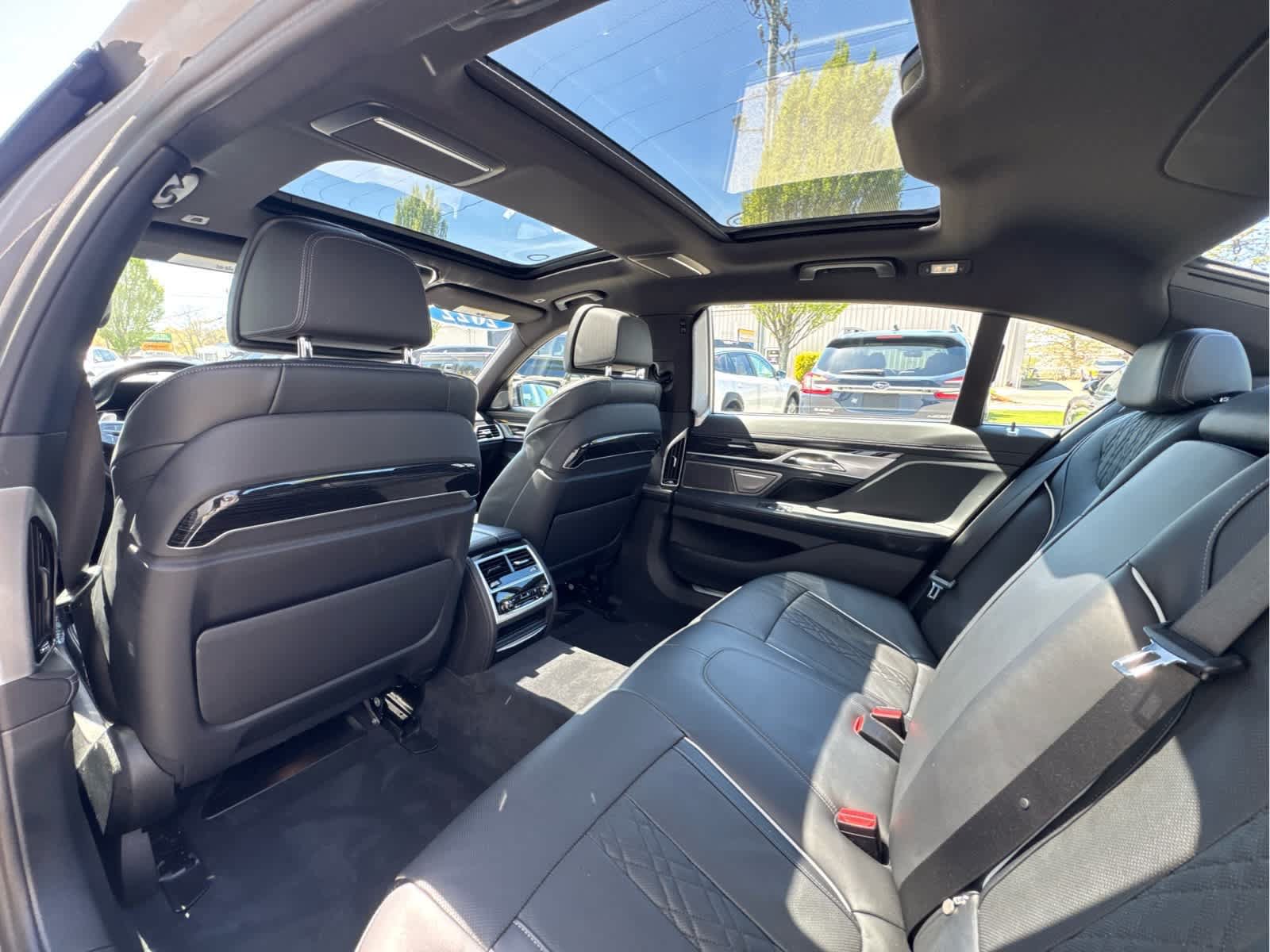 Used 2022 BMW 750Li xDrive AWD/4WD image 17