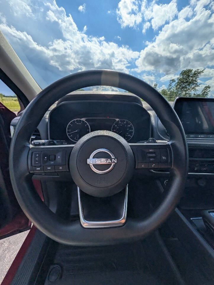 Used 2023 Nissan Rogue S AWD/4WD image 10