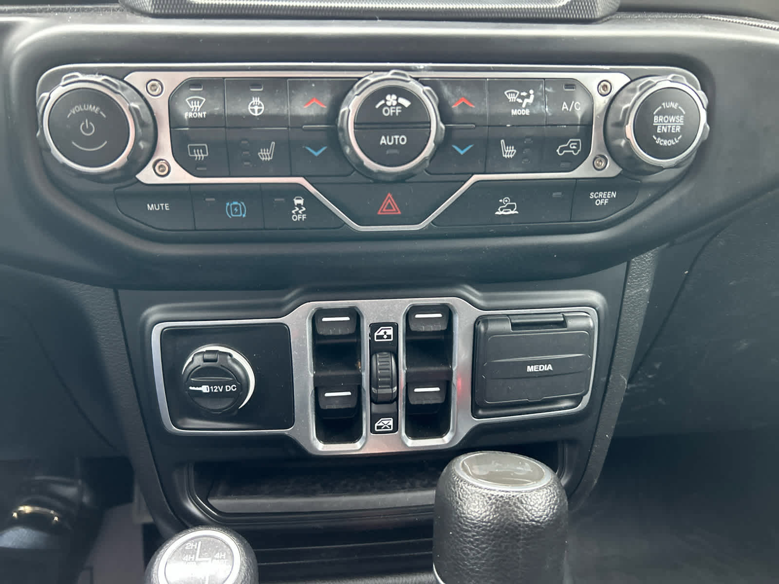 Certified 2023 Jeep Wrangler Unlimited w/ Cold Weather Group image 24