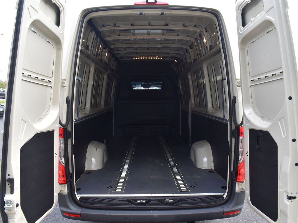Used 2024 Mercedes-Benz Sprinter 2500 image 7