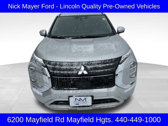 Used 2024 Mitsubishi Outlander image 2