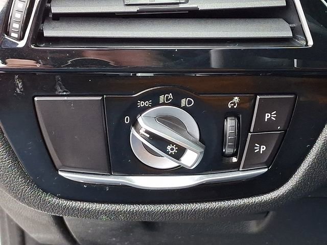 Used 2021 BMW 530e w/ Parking Assistance Package image 35