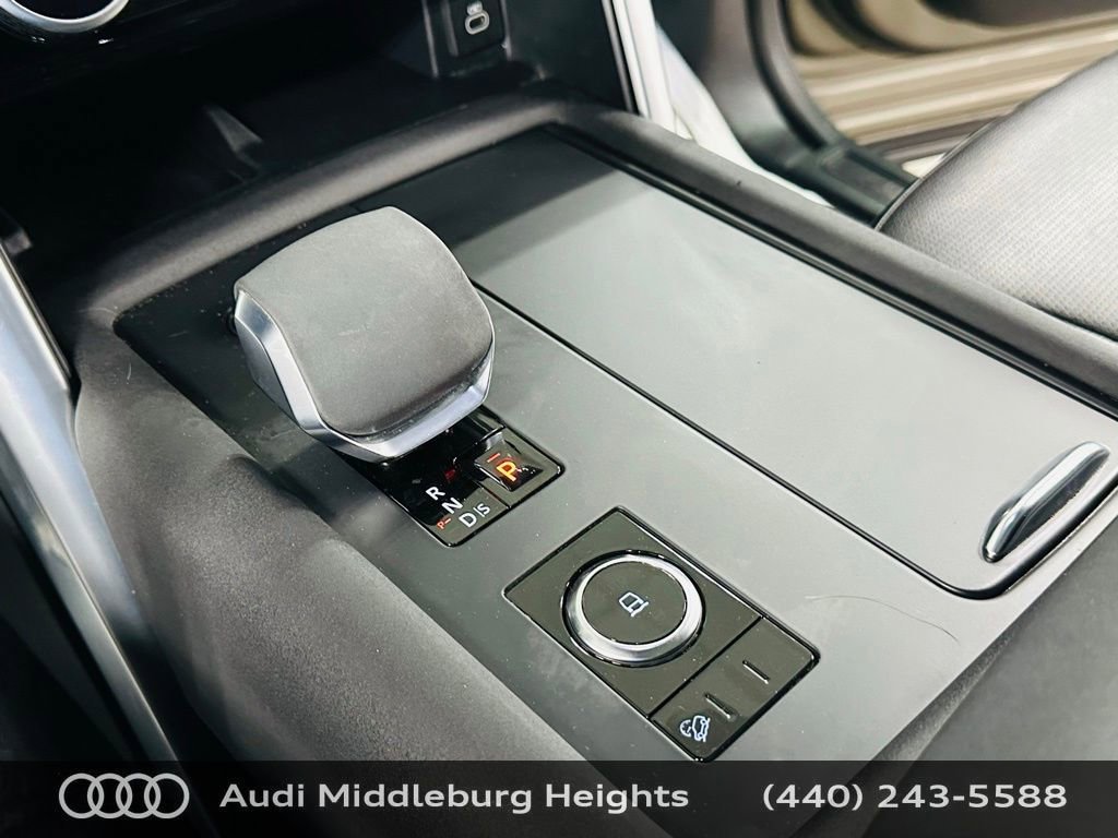 Used 2023 Land Rover Discovery S R-Dynamic image 13