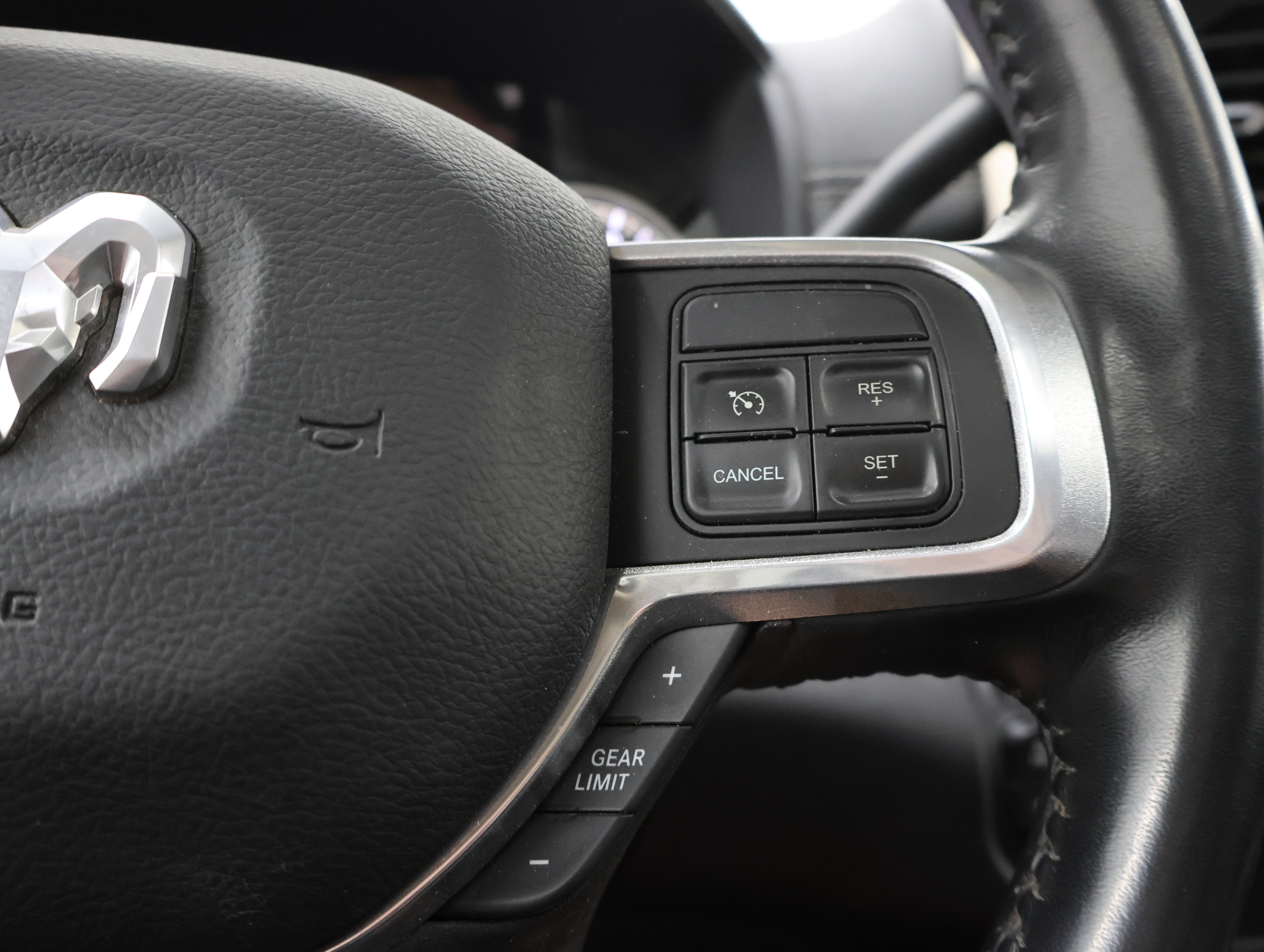 Used 2022 RAM 3500 Laramie AWD/4WD image 12
