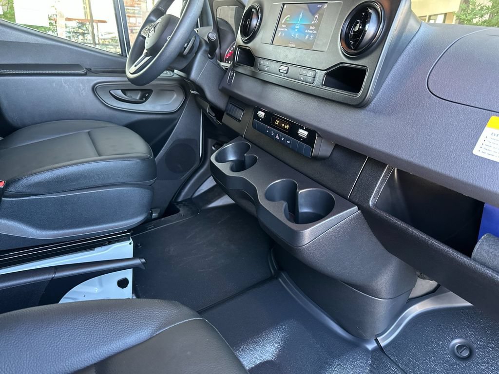 Used 2023 Mercedes-Benz Sprinter 2500 image 14