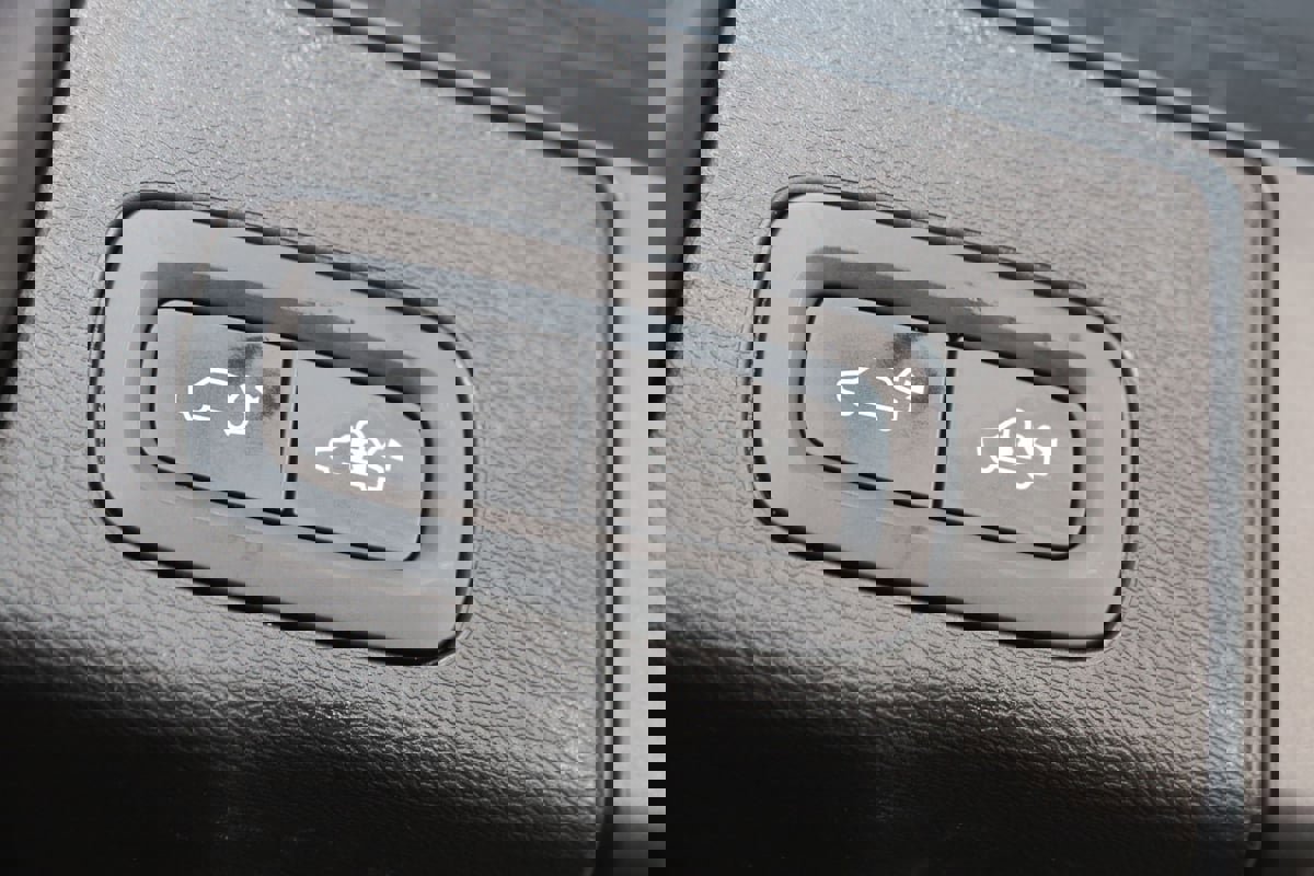 Used 2023 Volvo XC60 B5 Plus image 49