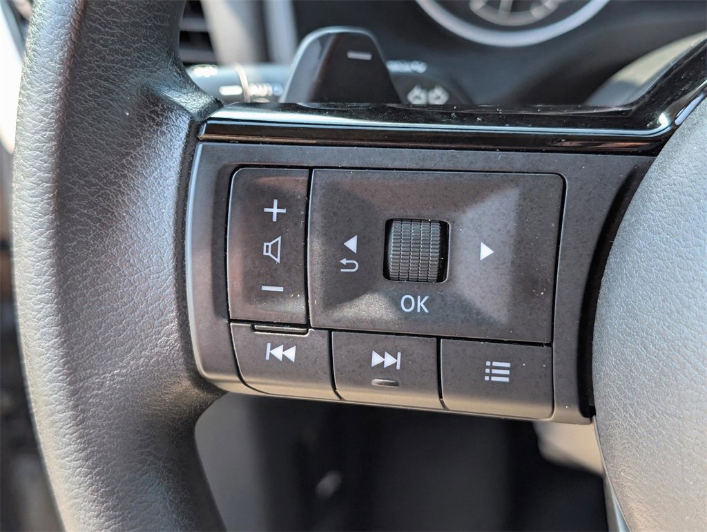 Used 2022 Nissan Rogue SV image 17