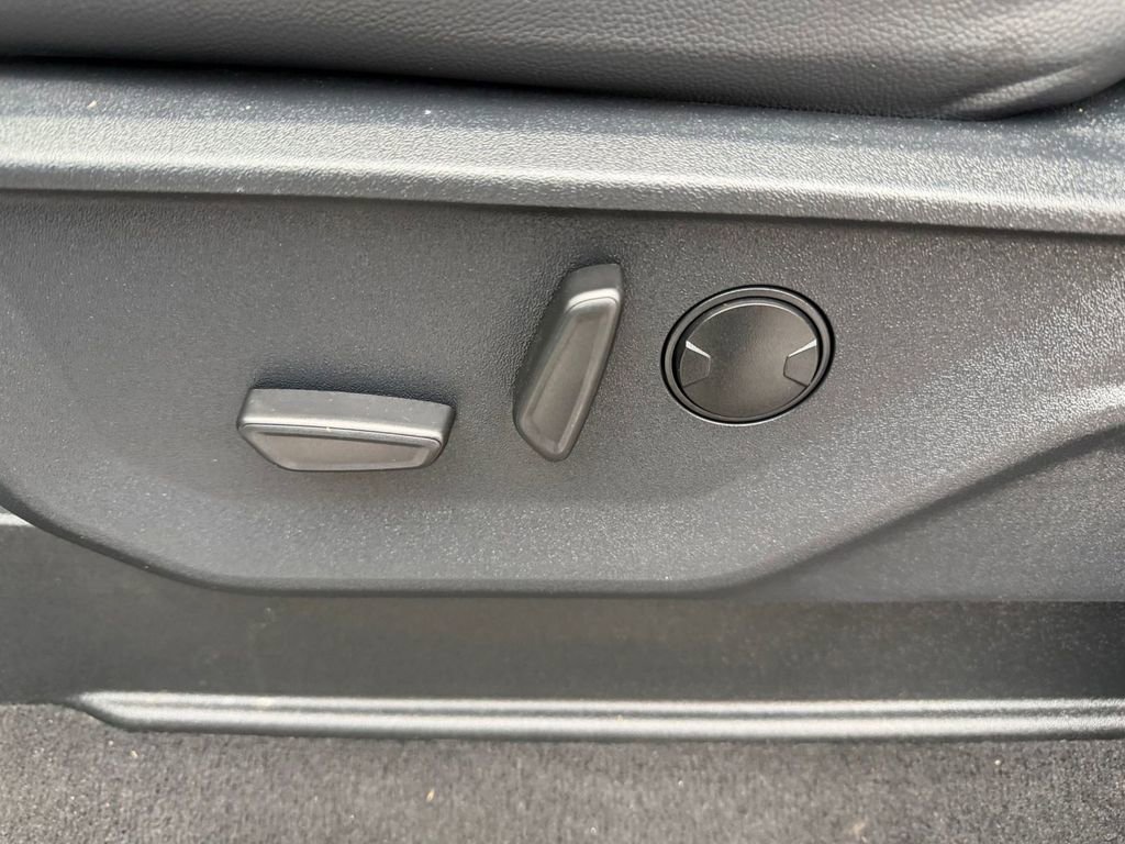 Used 2025 Ford F250 Lariat w/ Chrome Package image 22