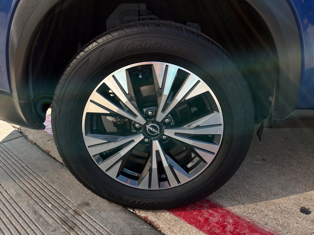 Used 2023 Nissan Rogue SV FWD image 9