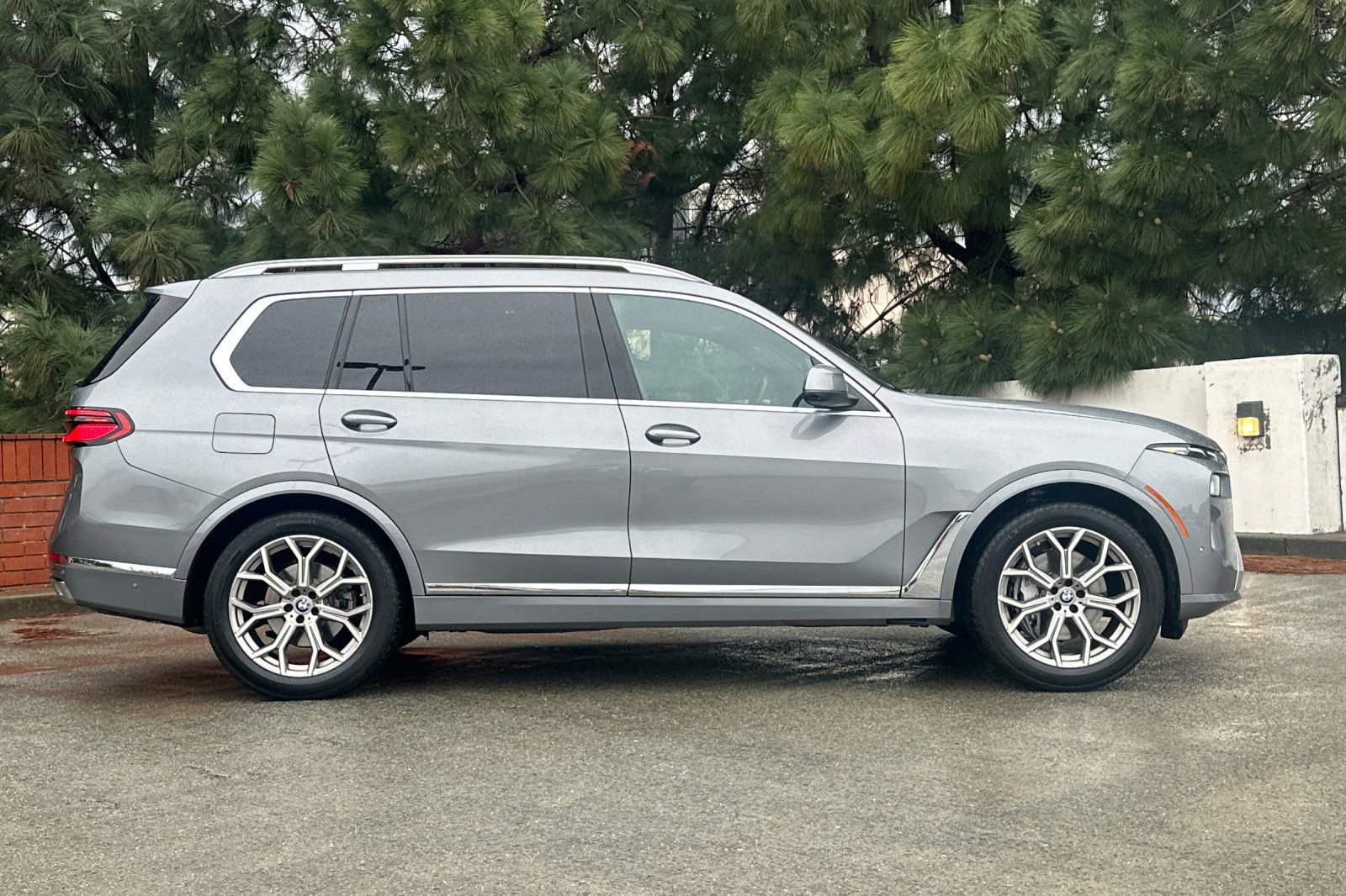 Used 2023 BMW X7 xDrive40i image 3