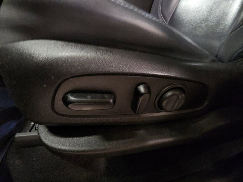 Used 2020 Chevrolet Traverse LT w/ LT Premium Package image 13