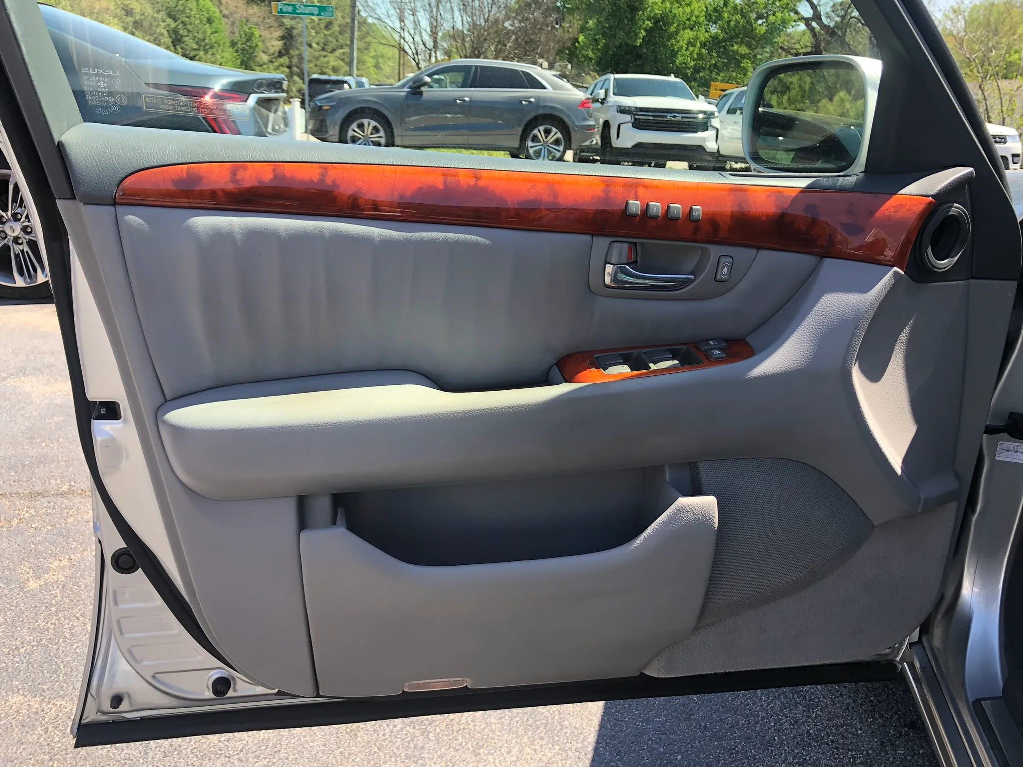 Used 2004 Lexus LS 430 image 20