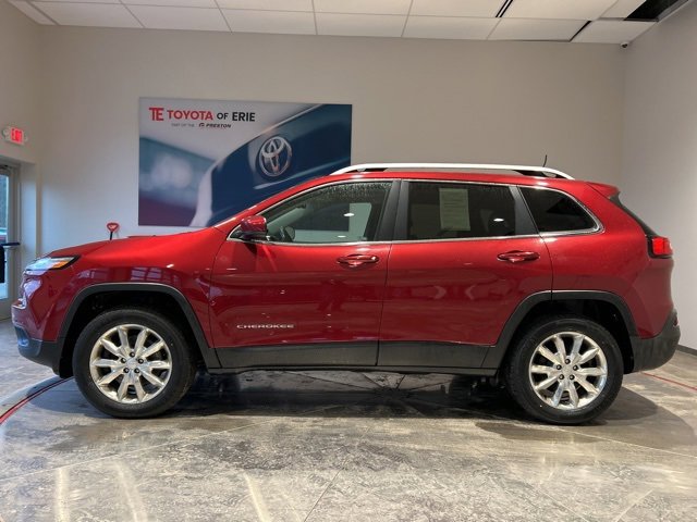 Used 2017 Jeep Cherokee Limited image 3