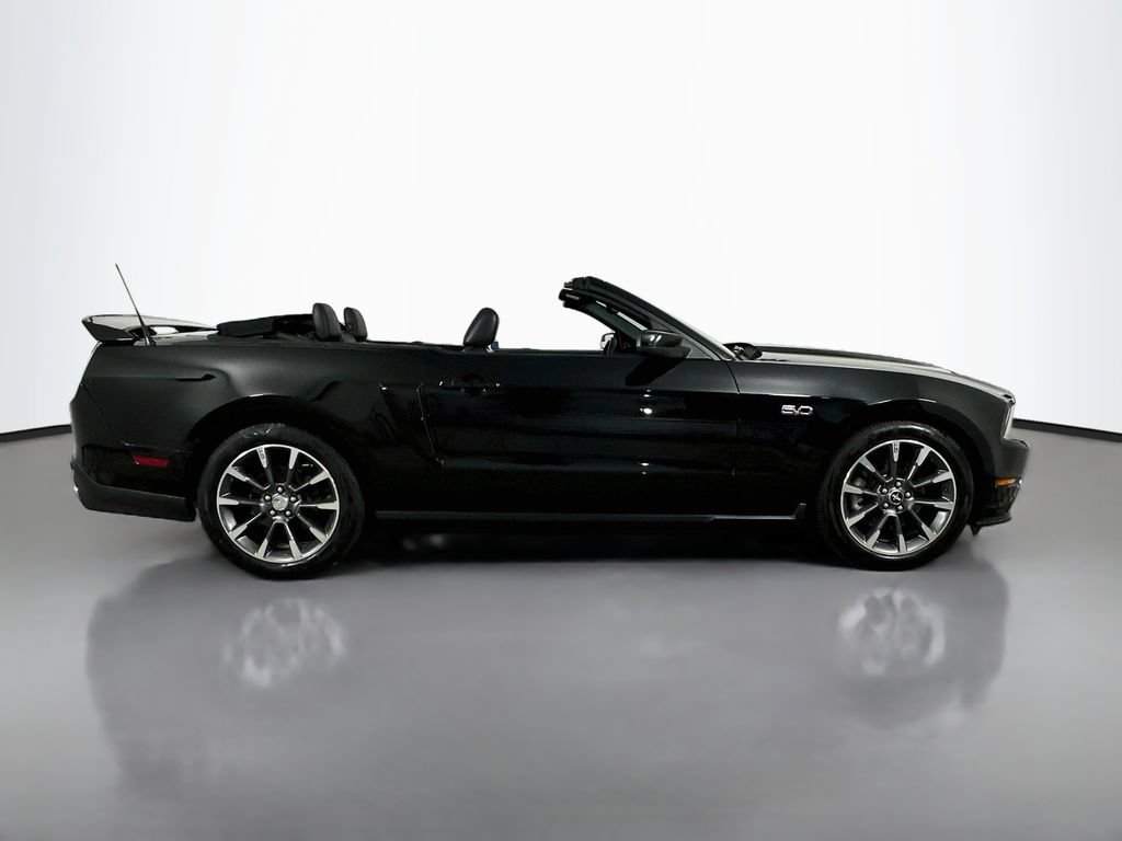 Used 2011 Ford Mustang GT Premium w/ Electronics Pkg RWD image 9