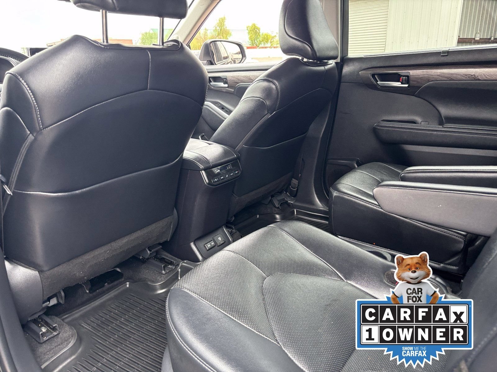 Used 2024 Toyota Highlander Limited FWD image 18