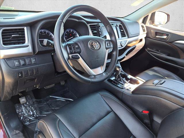 Used 2019 Toyota Highlander XLE AWD/4WD image 13