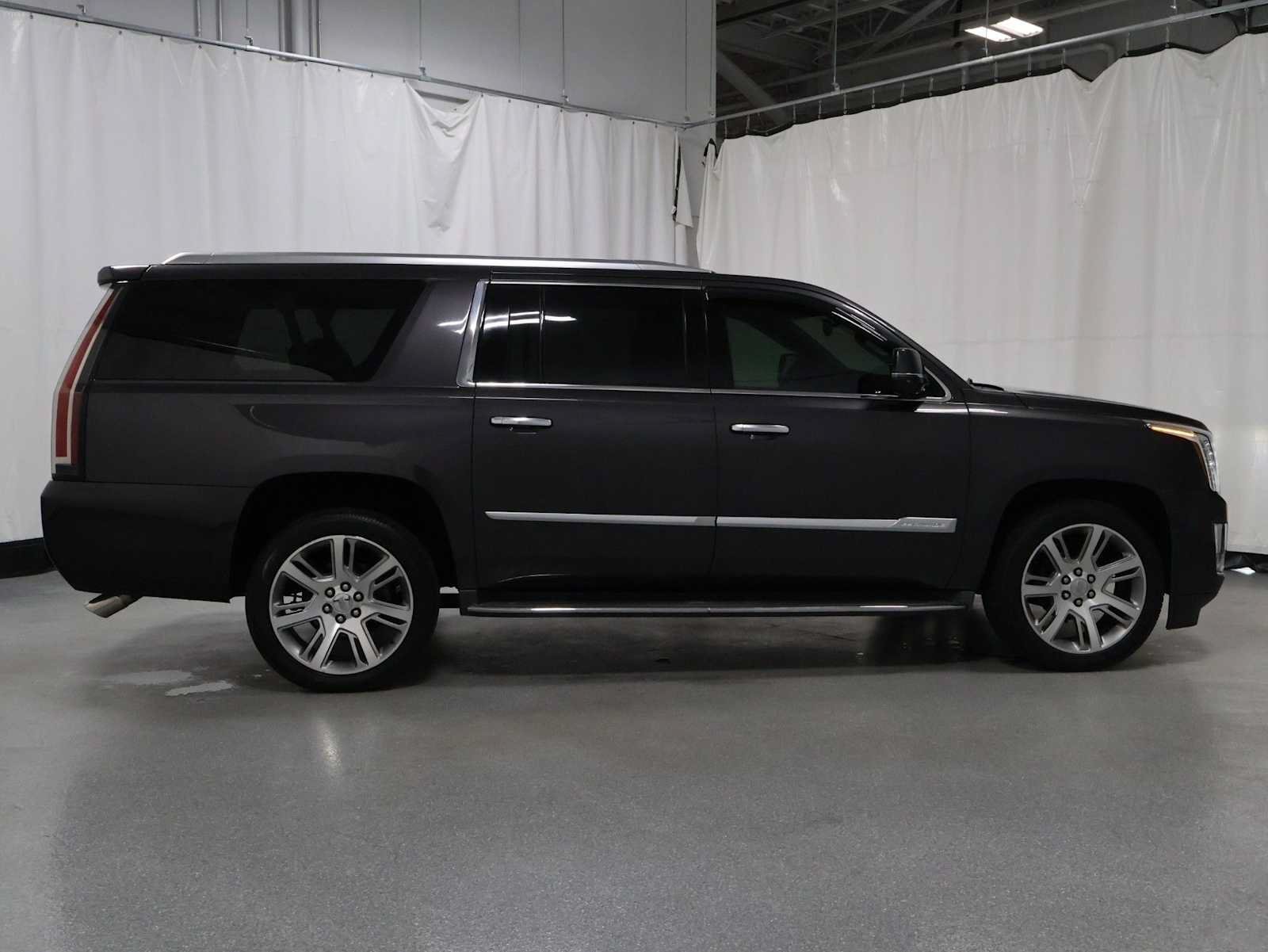 Used 2016 Cadillac Escalade ESV Luxury AWD/4WD image 10