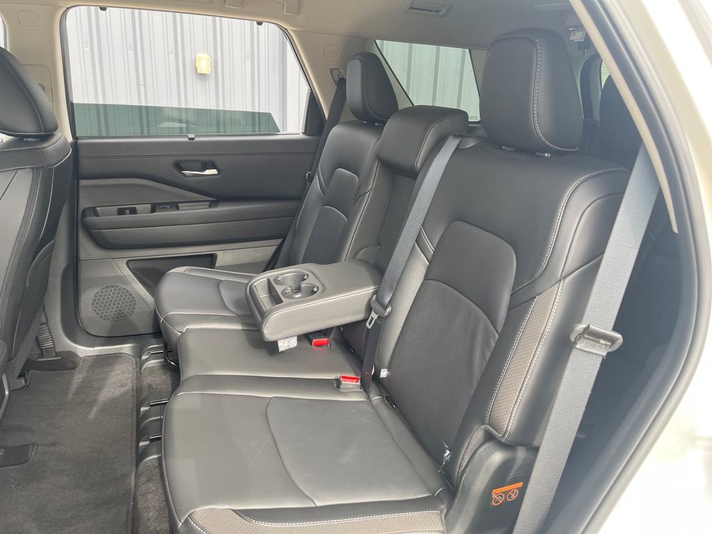 Used 2025 Nissan Pathfinder SL image 20