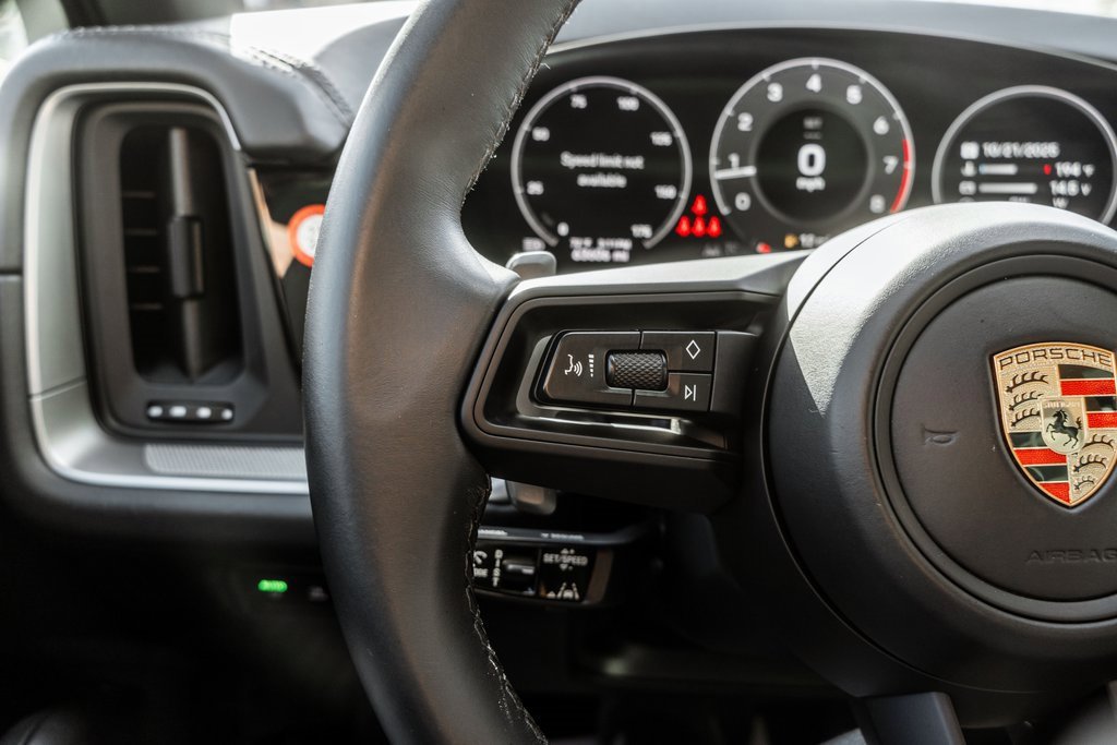 Used 2024 Porsche Cayenne Base image 23