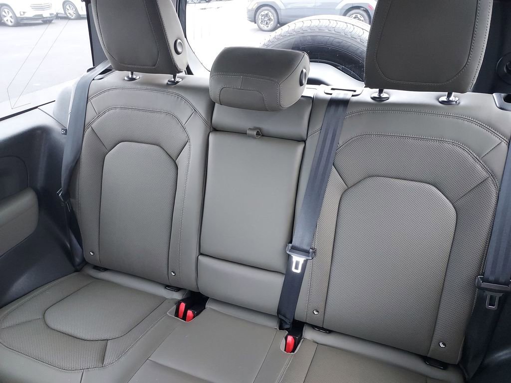 Used 2023 Land Rover Defender 90 X-Dynamic SE image 29