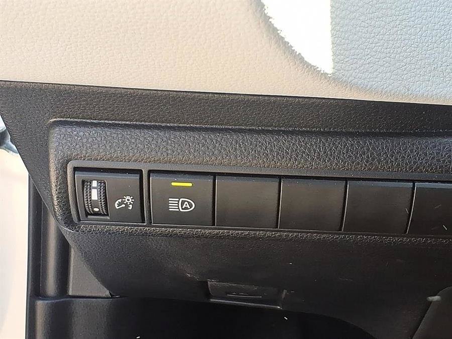 Used 2025 Toyota Corolla SE FWD image 18