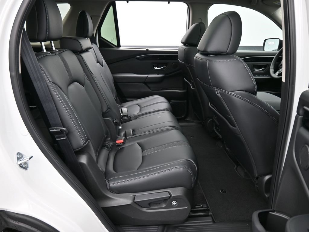 New 2025 Honda Pilot Touring image 40