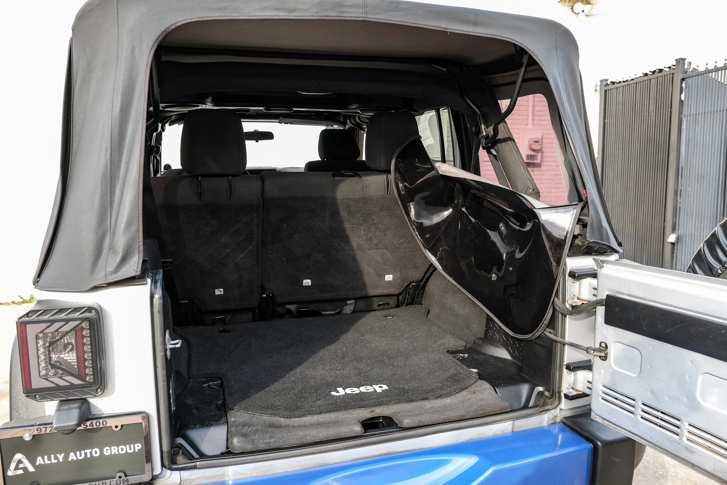Used 2011 Jeep Wrangler Unlimited Sport image 47