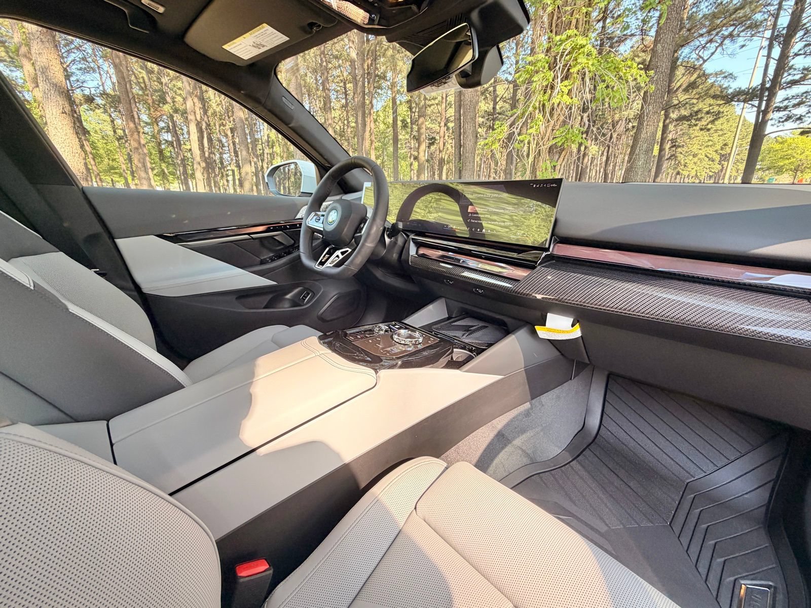 New 2026 BMW 550e xDrive w/ Executive Package AWD/4WD image 19