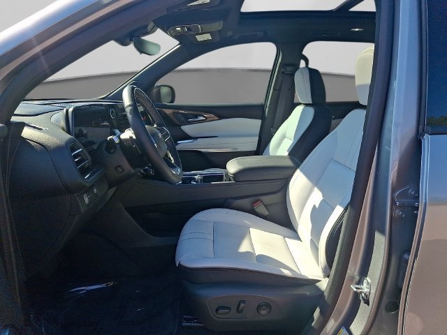 Used 2025 Chevrolet Traverse High Country w/ LPO, Floor Liner Package FWD image 16