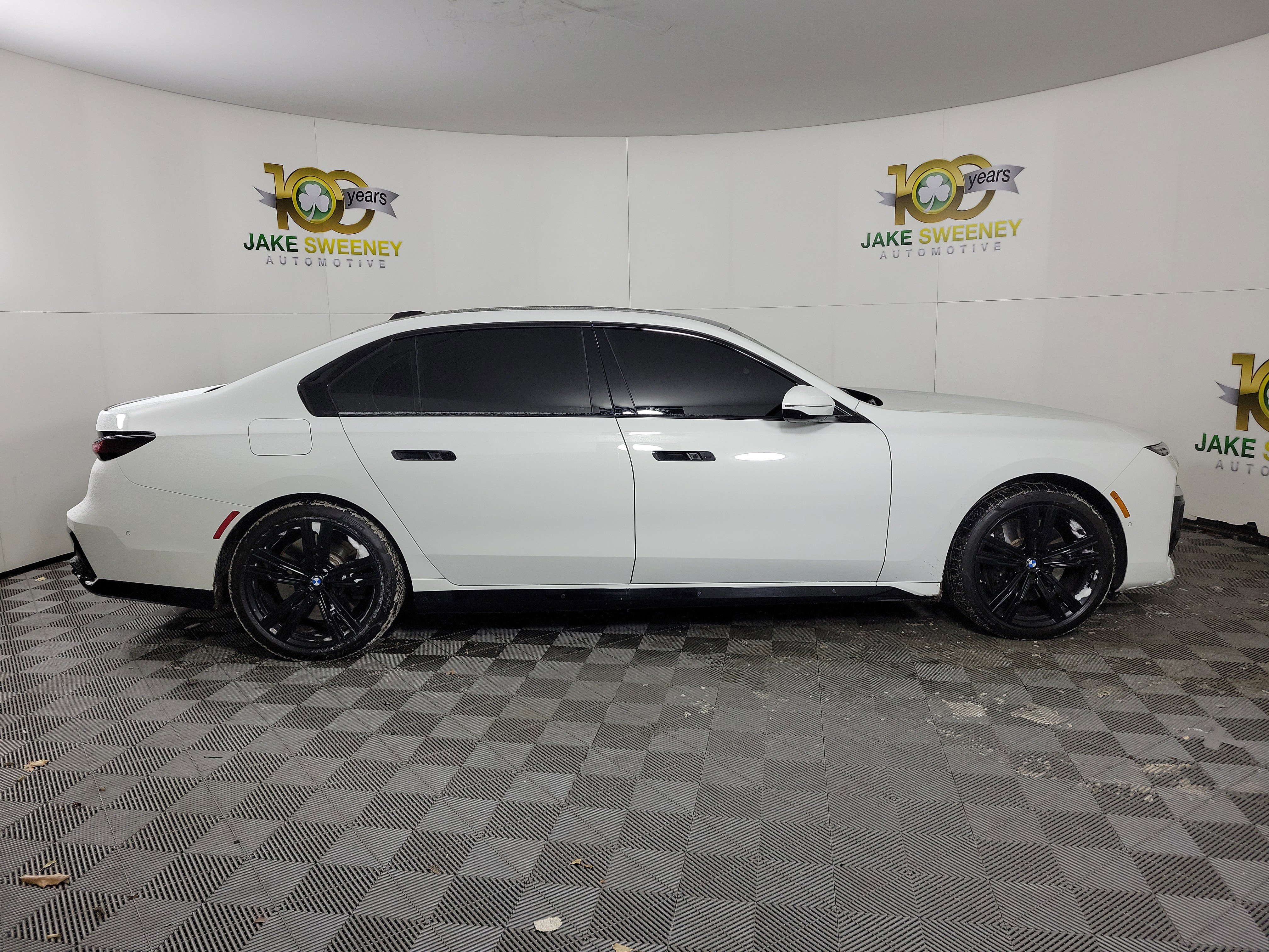 Certified 2023 BMW 760i xDrive image 4