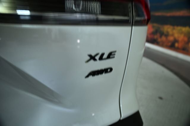 Used 2023 Toyota Corolla Cross XLE w/ Convenience Package image 20