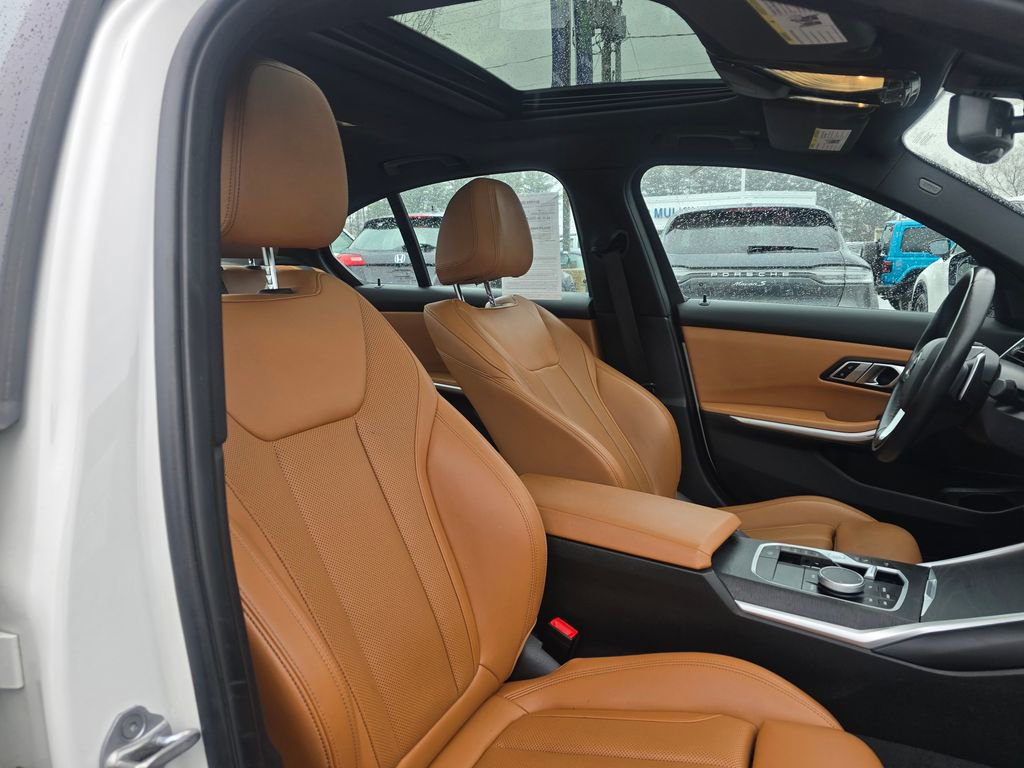 Used 2023 BMW 330i xDrive Sedan w/ Driving Assistance Package image 13