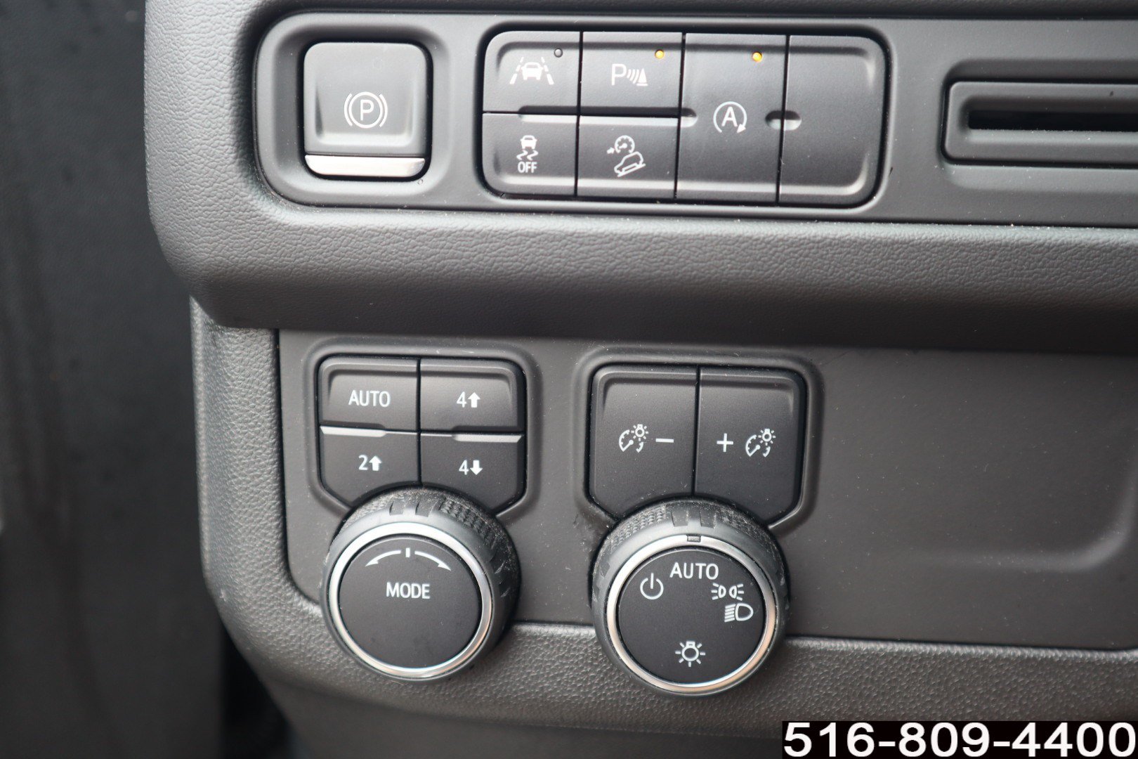 Used 2023 Chevrolet Suburban Premier AWD/4WD image 22