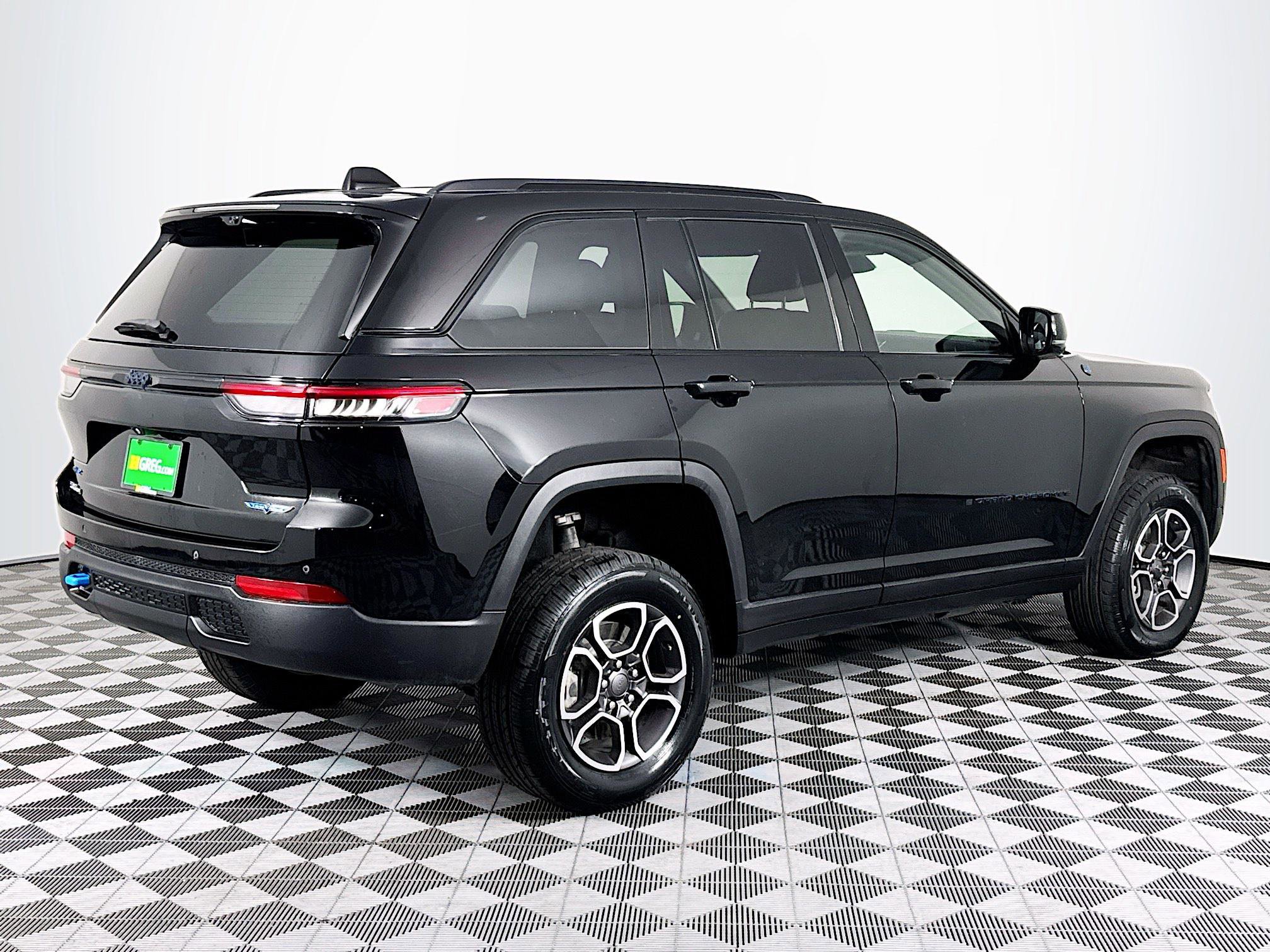 Used 2023 Jeep Grand Cherokee Trailhawk w/ Luxury Tech Group III image 10
