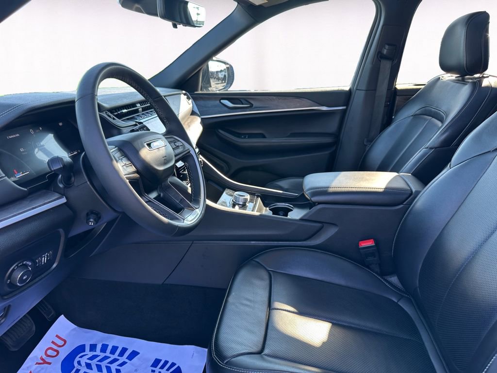 Used 2024 Jeep Grand Cherokee L Limited w/ Luxury Tech Group II image 9