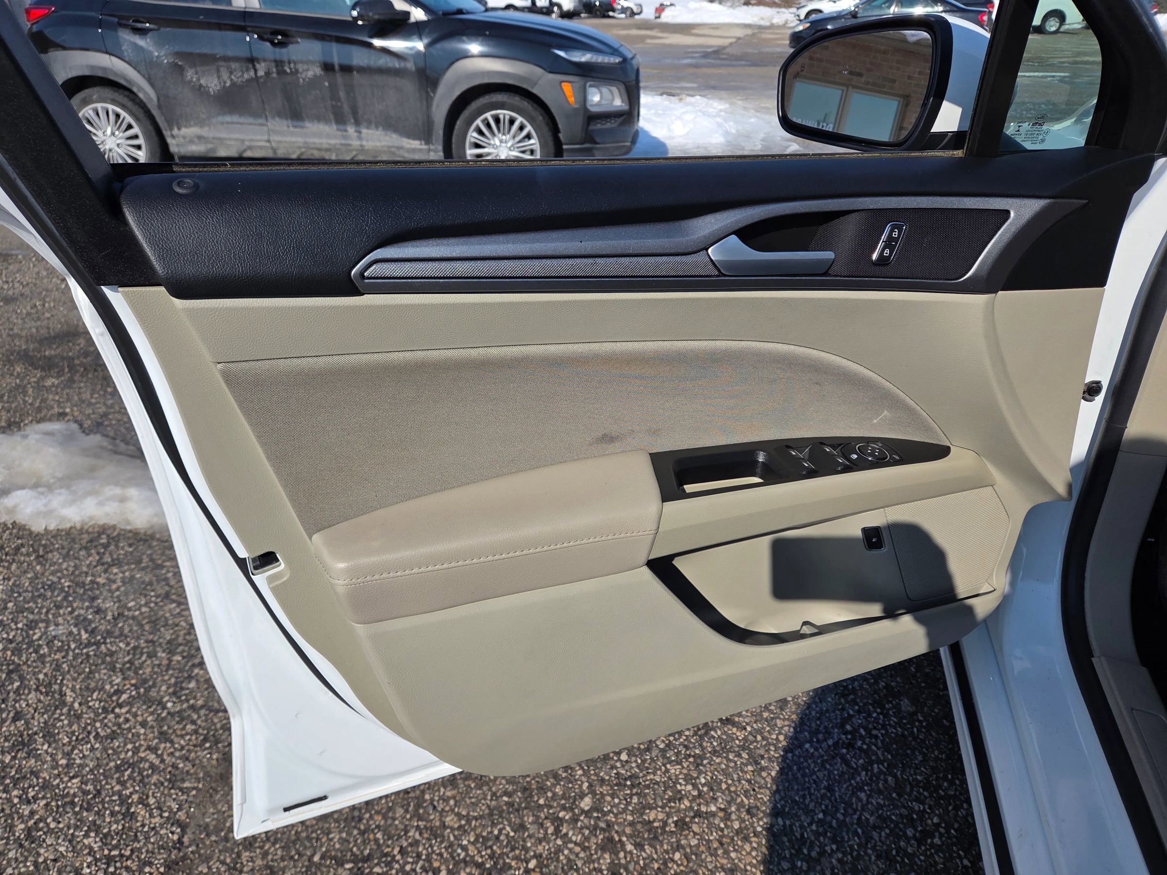 Used 2019 Ford Fusion SE image 12