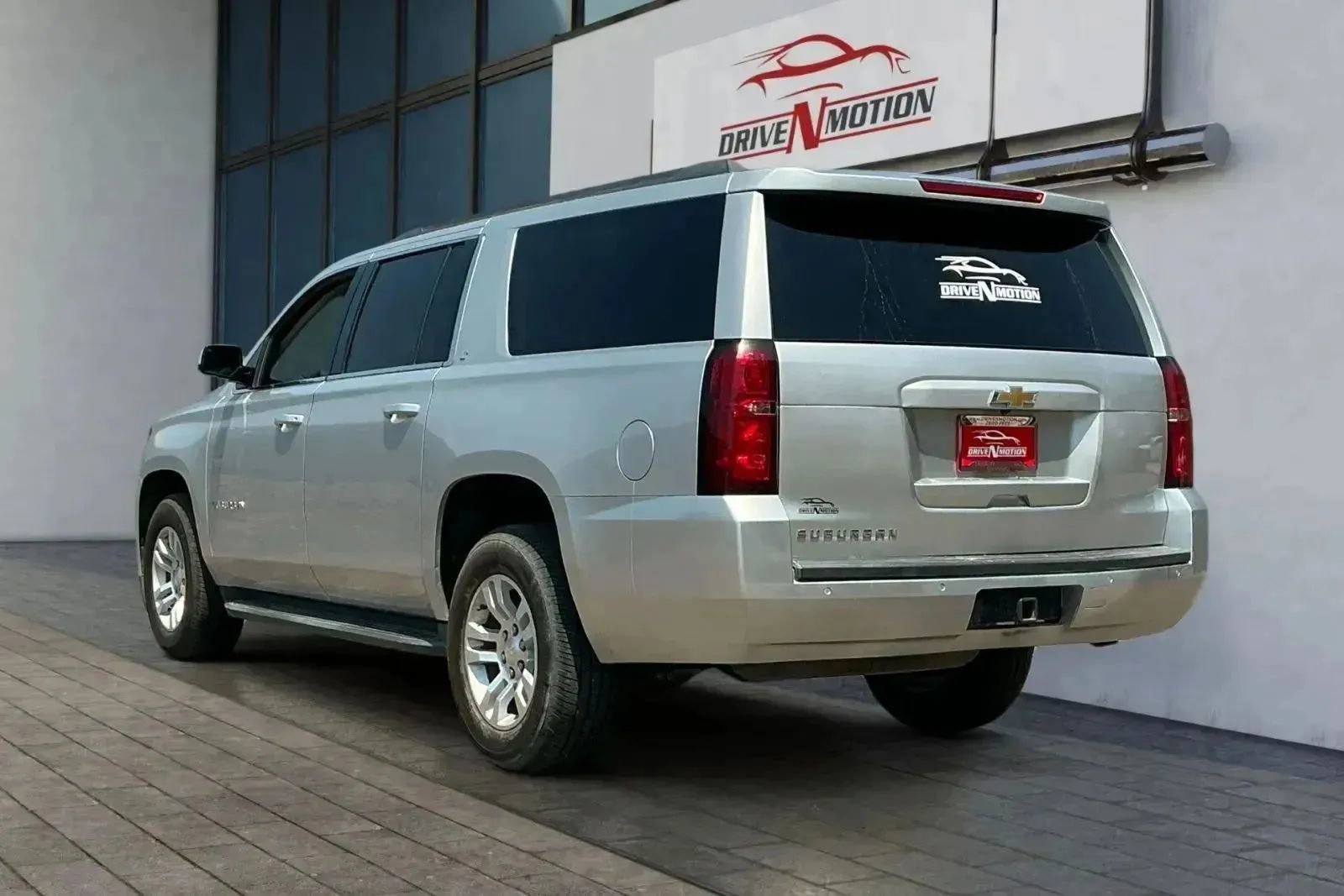 Used 2020 Chevrolet Suburban LT image 6