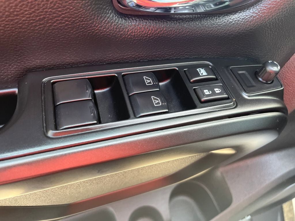 Used 2024 Nissan Titan PRO-4X w/ Pro-4x Convenience Package AWD/4WD image 14