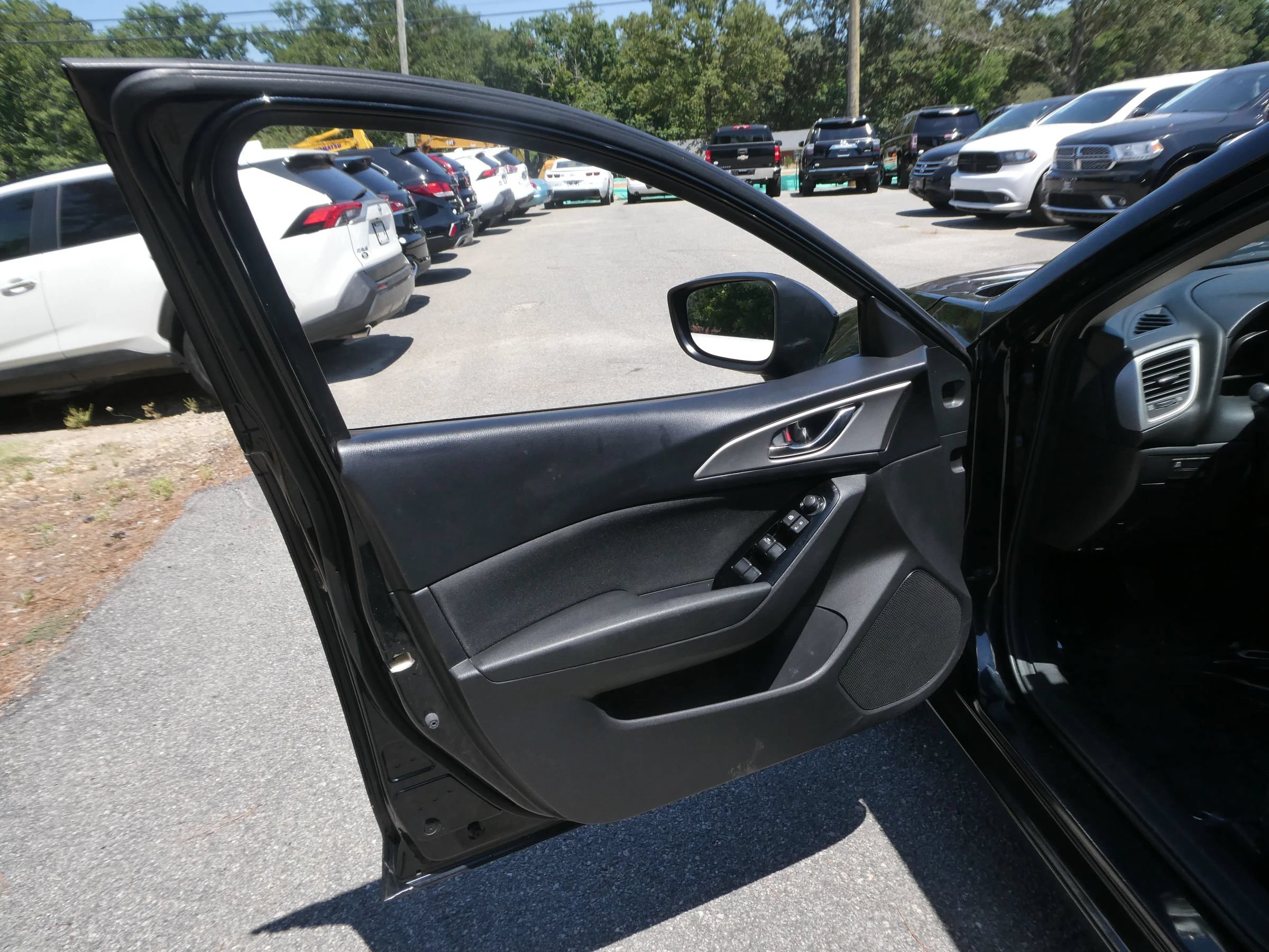 Used 2017 MAZDA MAZDA3 Sport FWD image 11