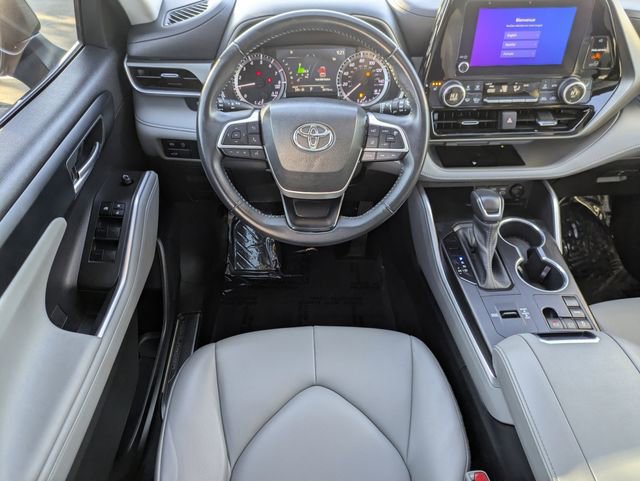 Used 2023 Toyota Highlander XLE image 11