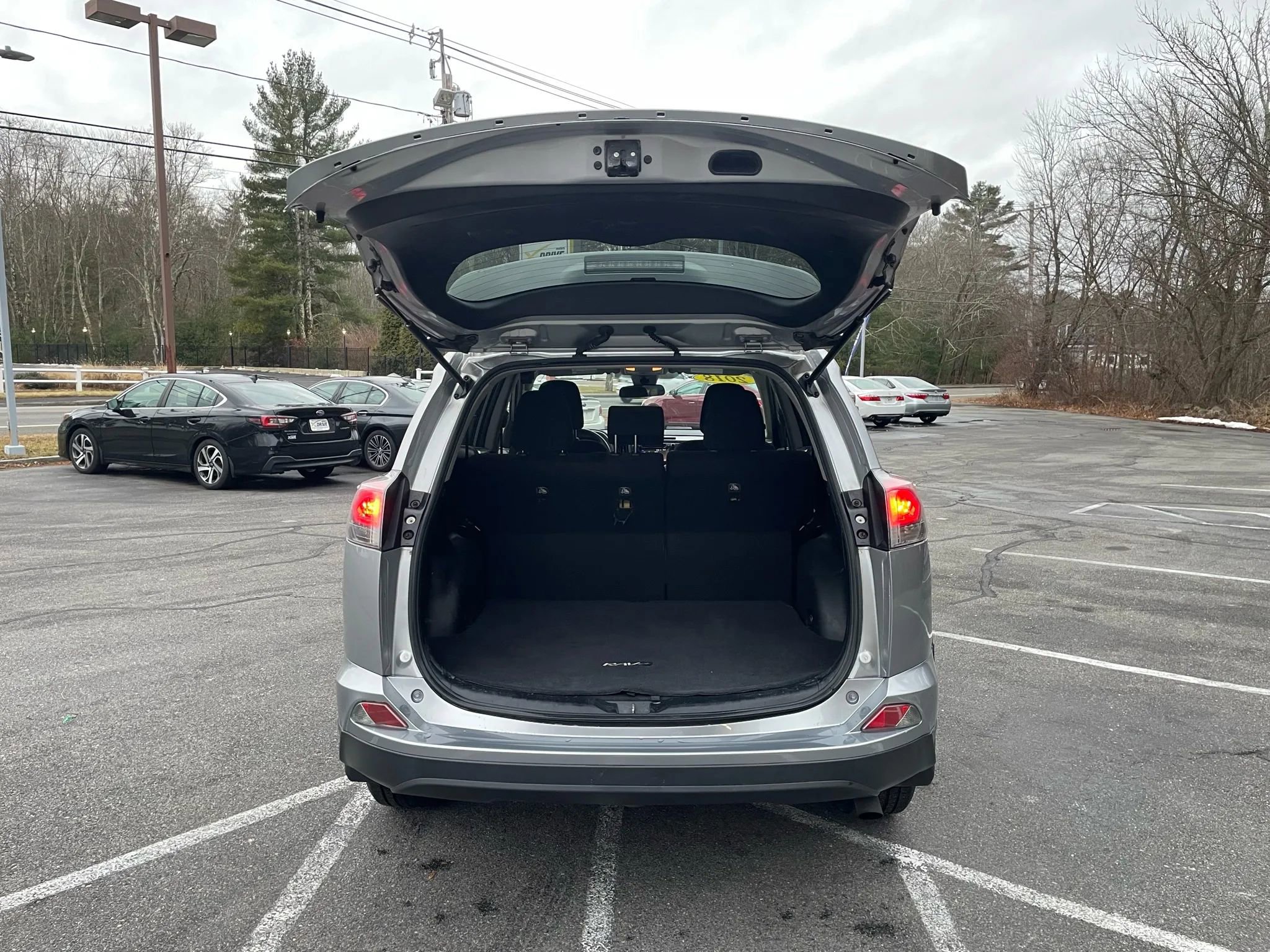 Used 2018 Toyota RAV4 LE w/ Carpet Mat Package image 43