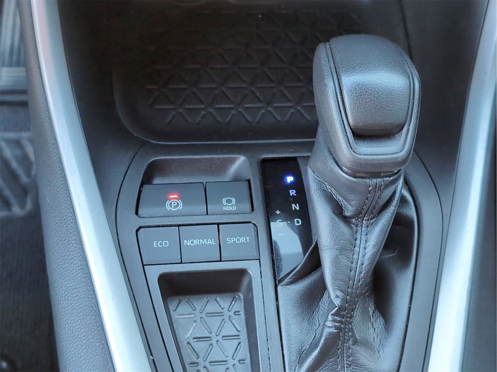 Used 2021 Toyota RAV4 XLE image 17