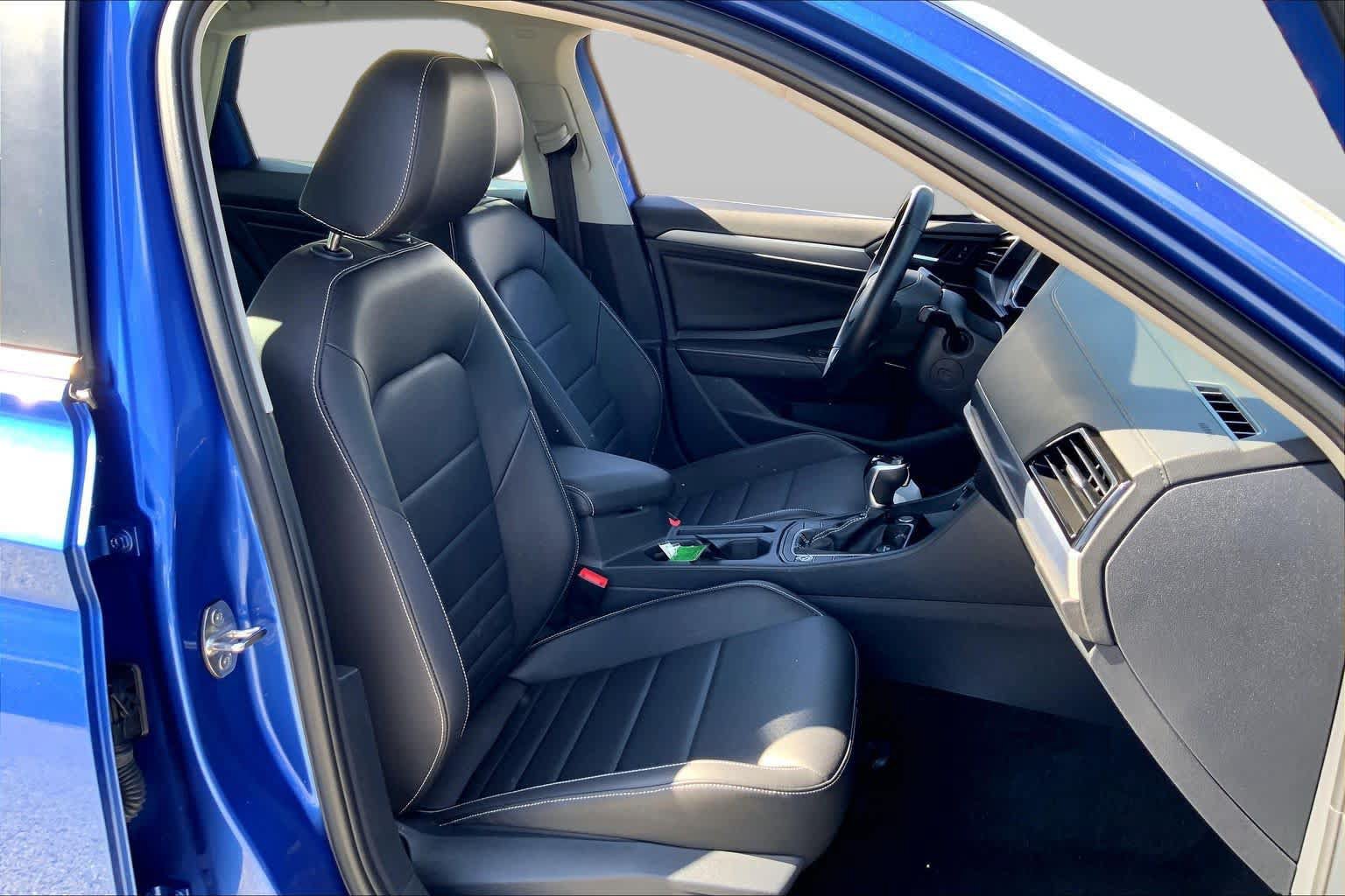 Used 2024 Volkswagen Jetta SE FWD image 9