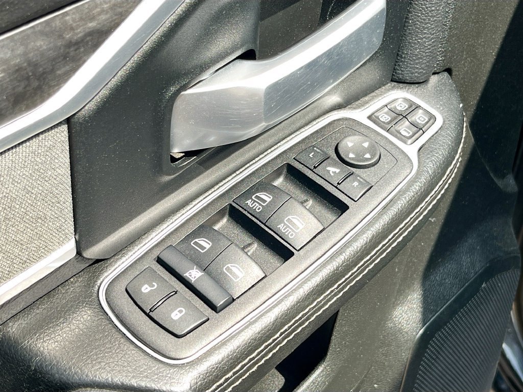 Used 2023 RAM 3500 Big Horn w/ Night Edition AWD/4WD image 18
