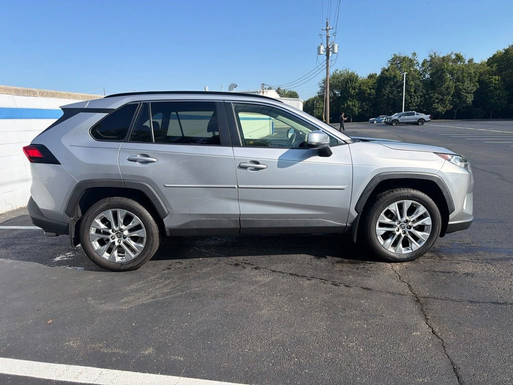 Used 2019 Toyota RAV4 XLE Premium w/ Cold Weather Package AWD/4WD image 6