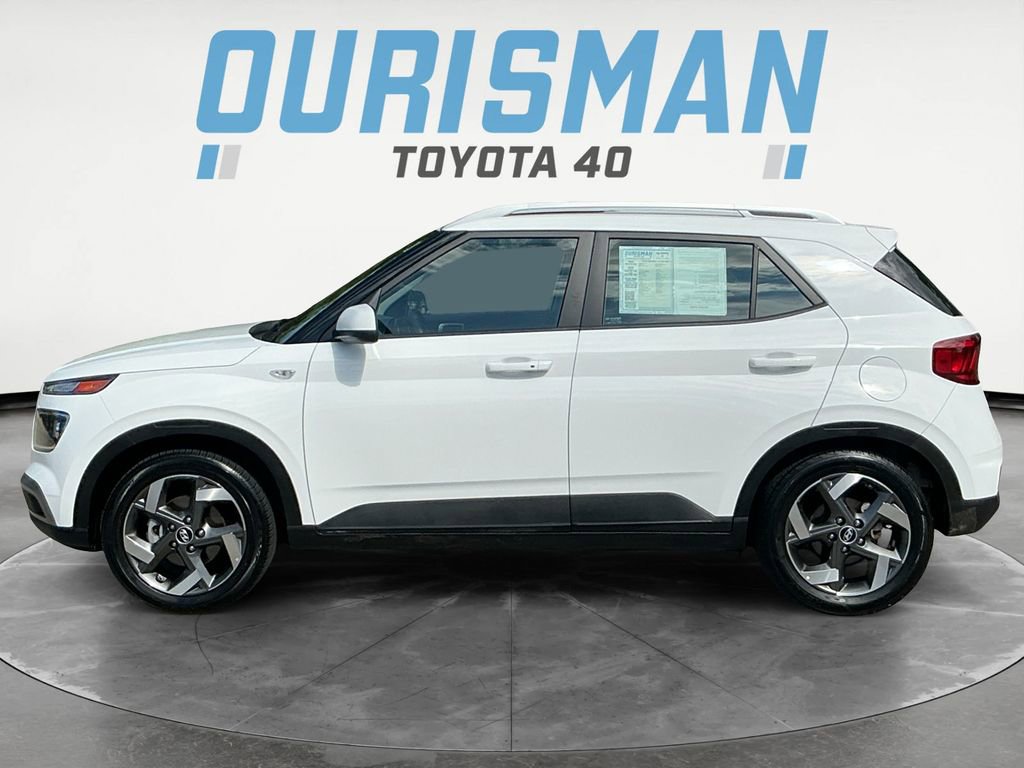 Used 2025 Hyundai Venue SEL FWD image 4